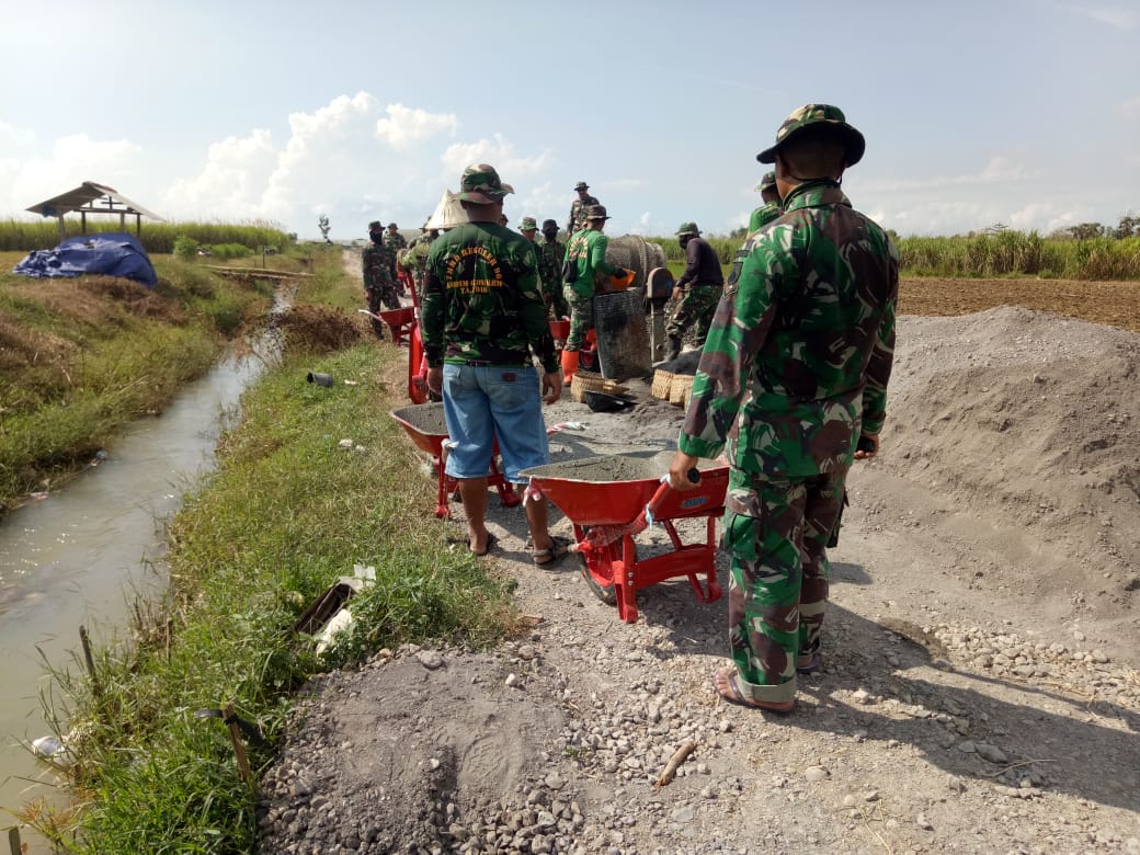 Antrian Angkong Sabar Menanti