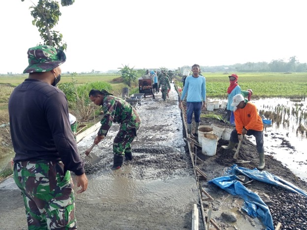 Warga Masyarakat Kagum Atas Semangat Anggota Satgas Dalam Setiap Kegiatan