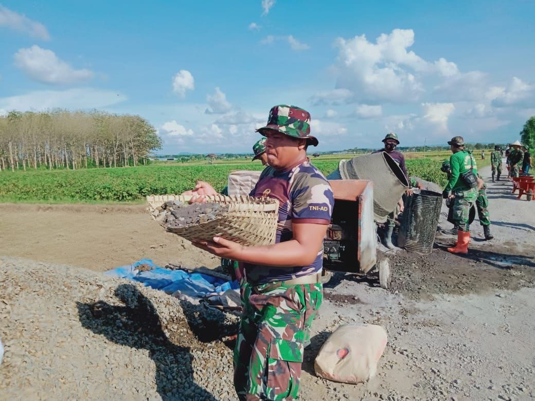 Tiada Arco, Dengan Semangat Ekrak Pun Jadi Alat Pengangkut Pasir