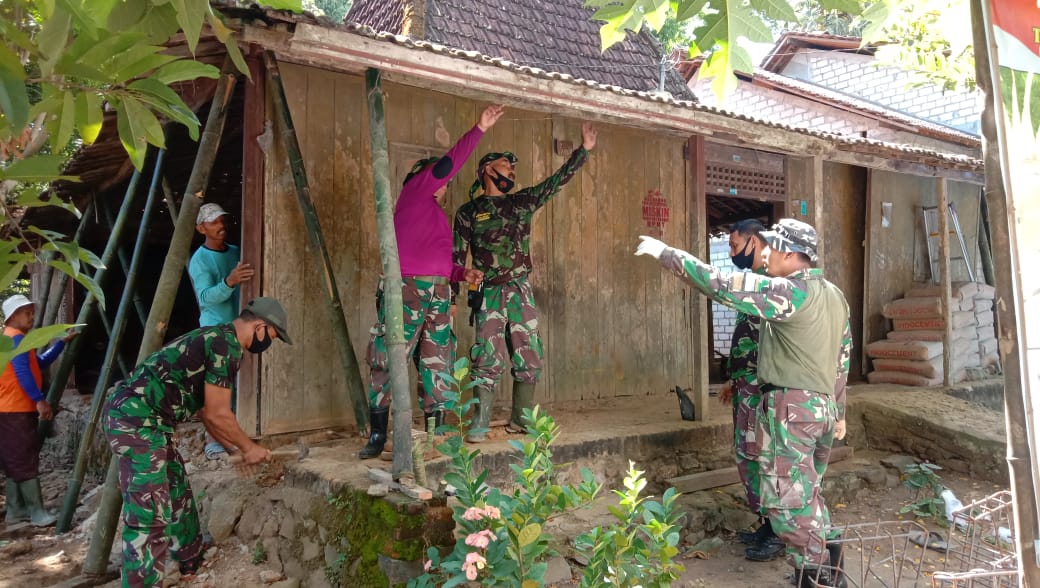 Bongkar Teras Rumah Tidak Layak Huni Mbah Sripi