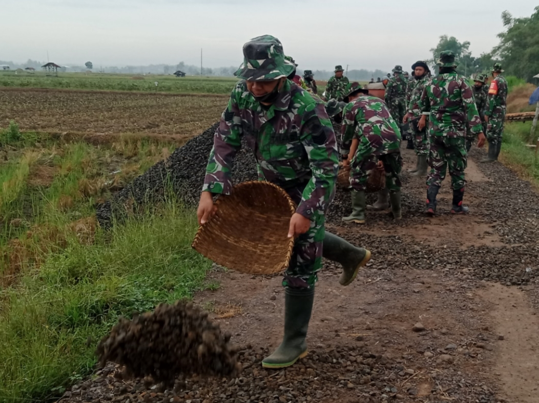 Pengki (ikrak) Dari Bambu Masih Eksis Di Lokasi TMMD