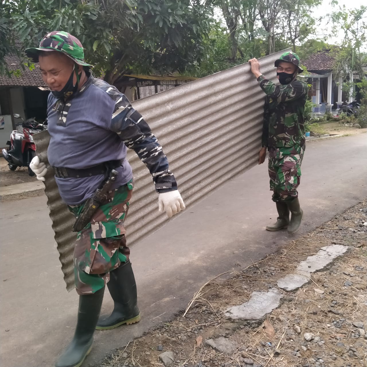 Kumpulkan Material Bekas Pembongkaran Agar Bisa Terpakai Kembali Nantinya