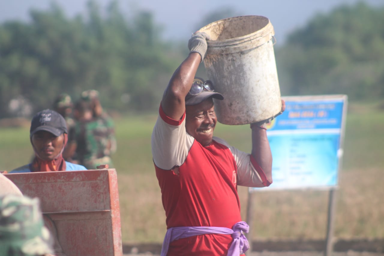 Dengan Semangat Membara, Beratnya Pekerjaan Di Sektor Betonisasi Tak Dirasakan