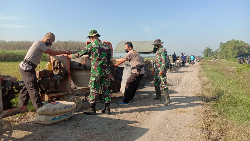 Mesin Molen Terus Beraksi Dengan Operator Bergantian Mesin Molen Terus Beraksi Dengan Operator Bergantian