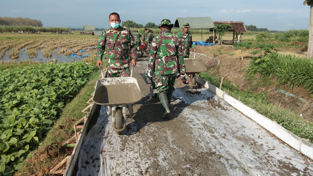 Rabat Beton Jalan Program TMMD 111 Terus Dikebut