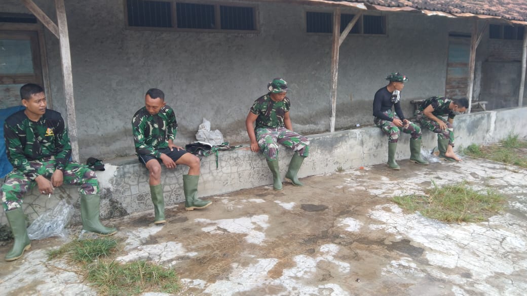 Sepatu Boot Menjadi Pengaman Kaki  Dalam Kerja Sepatu Boot Menjadi Pengaman Kaki  Dalam Kerja