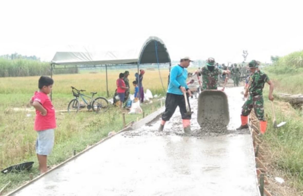 Kehadiran Mandor Kecil Awasi Pengecoran Jalan Kehadiran Mandor Kecil Awasi Pengecoran Jalan