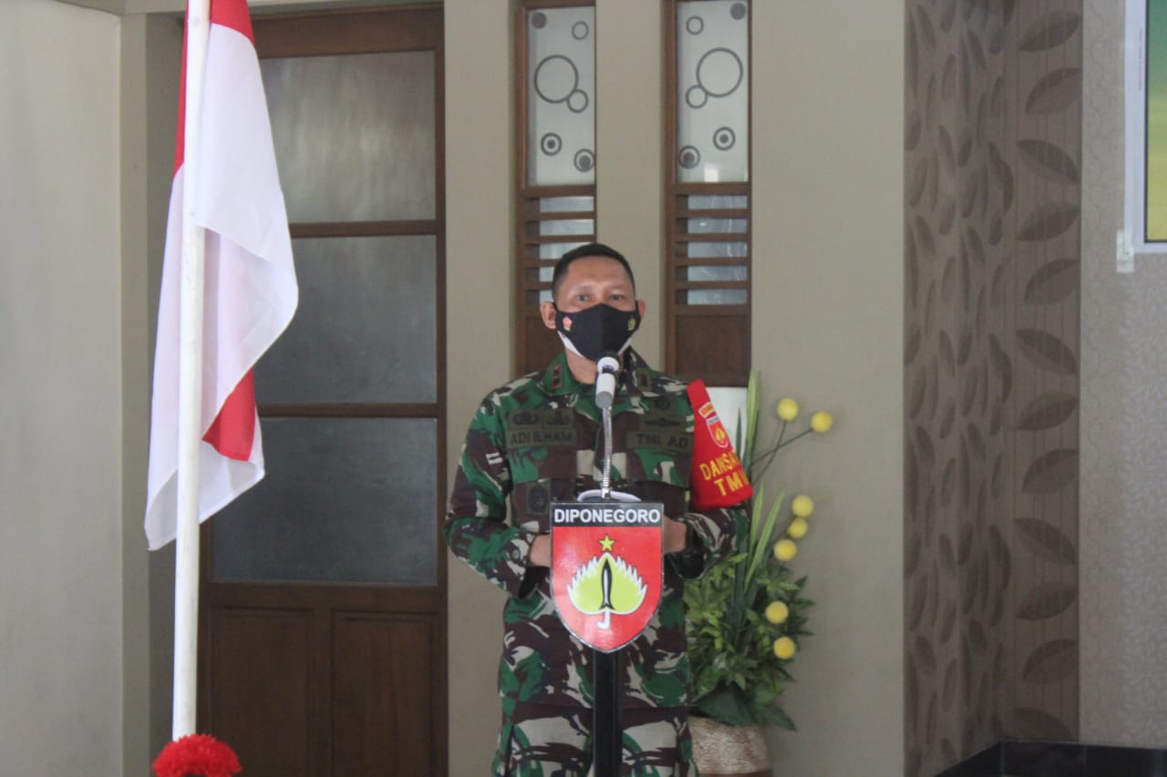 Dansatgas TMMD Reguler 111 Kodim Pati Menyampaikan Paparan Dalam Kunjungan Tim Wasev Dansatgas TMMD Reguler 111 Kodim Pati Menyampaikan Paparan Dalam Kunjungan Tim Wasev