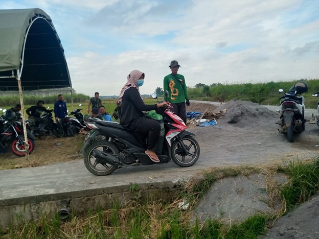 Motor Senyum Merapat Kelokasi Pengecoran Jalan TMMD 111