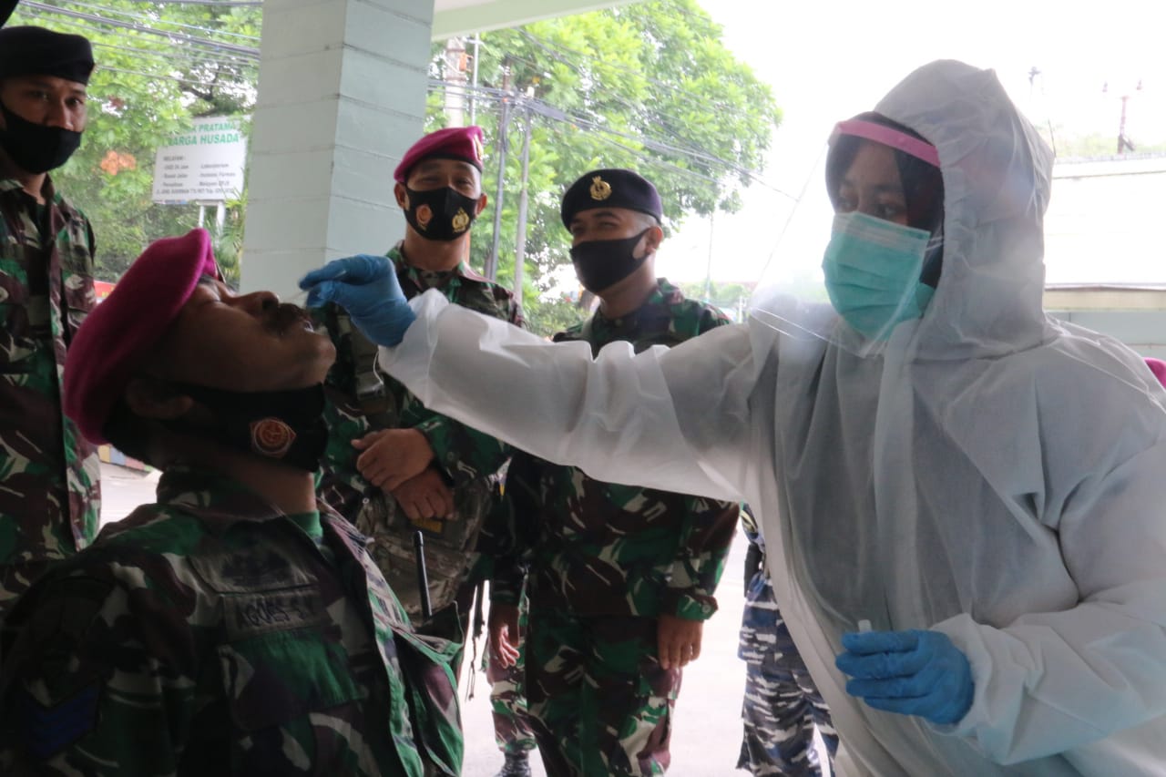 Personel TNI AL BKO TMMD 111 Kodim 0718/Pati Jalani Swab Antigen