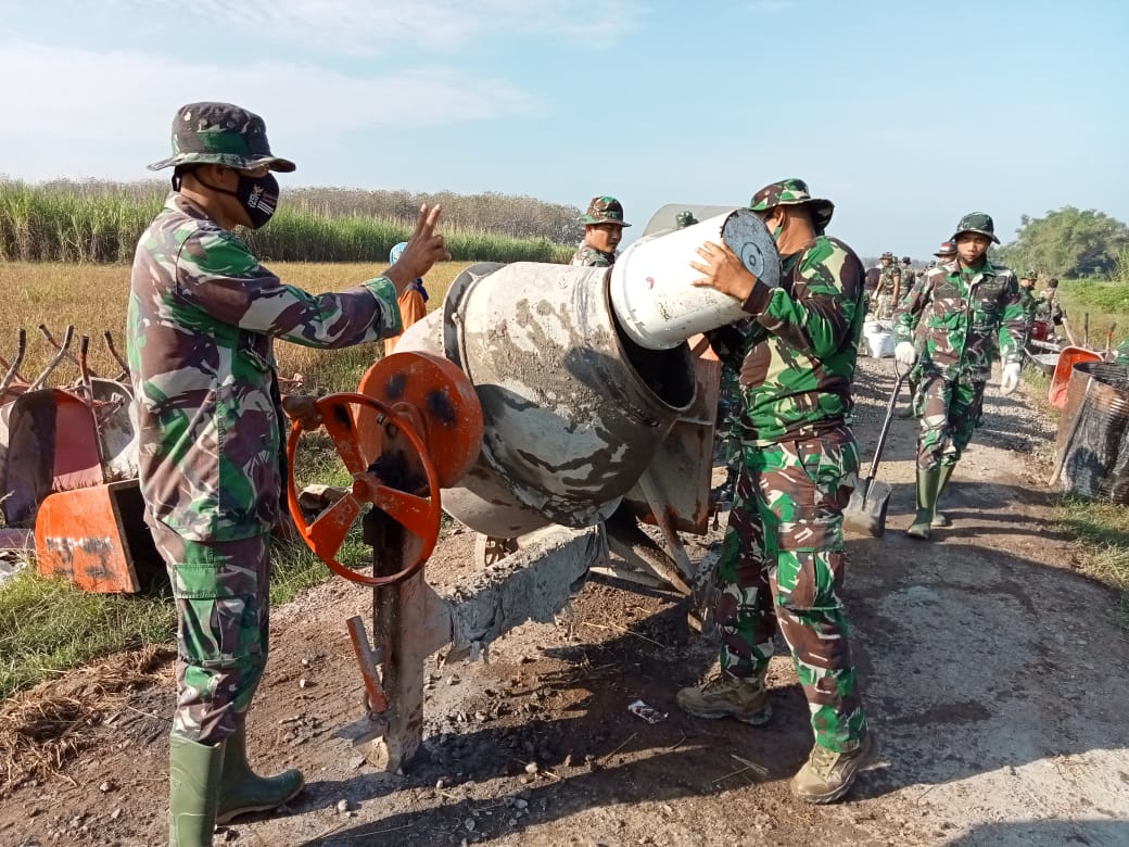 Operator Mesin Molen Bergantian, Agar Mesin Tetap Menyala Terus.