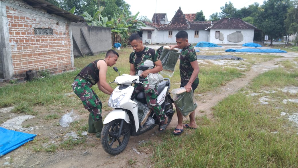Anggota TMMD Menerima Dukungan Paket Perlengkapan Kerja Anggota TMMD Menerima Dukungan Paket Perlengkapan Kerja
