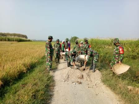 Panasnya Matahari menjadi Teman Dalam Bekerja