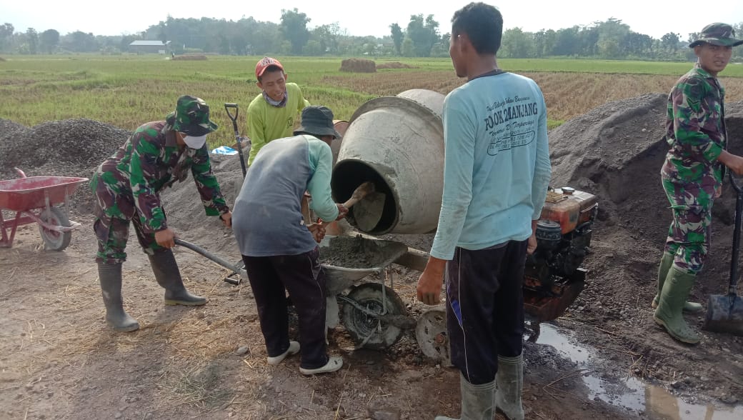 Kesetiaan Molen Pada Pengecoran Jalan Seperti Hubungan TNI Dan Masyarakat