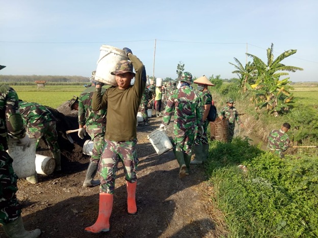 Dua Pekan Jelang Penutupan TMMD, Semangat Anggota Satgas Makin Bergelora