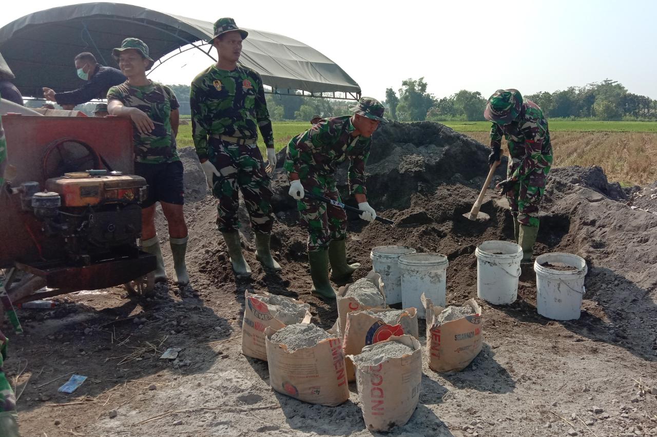 Cuaca Panas Adalah Sahabat, Karena Panas Mendukung Hasil Pengecoran Jalan Cuaca Panas Adalah Sahabat, Karena Panas Mendukung Hasil Pengecoran Jalan