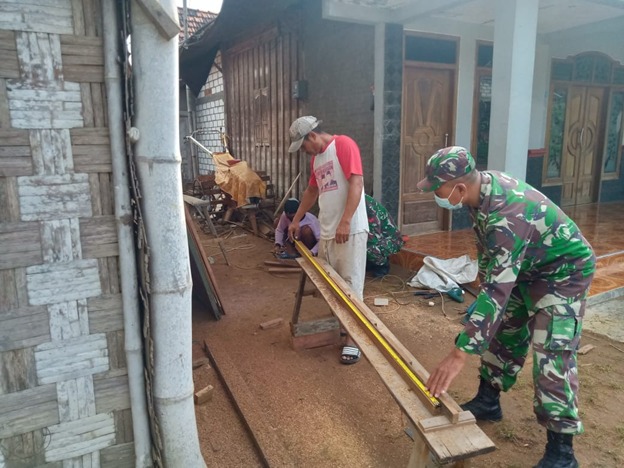 Satgas TMMD Ke-111 terus Genjot Renovasi RTLH Satgas TMMD Ke-111 terus Genjot Renovasi RTLH