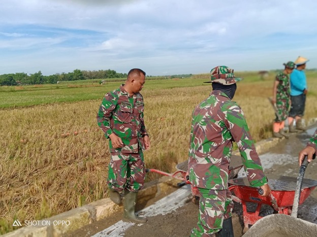“Bisa Pasti Bisa” Pasi Log Kodim 0718/Pati Menyemangati Anggota Satgas TMMD. “Bisa Pasti Bisa” Pasi Log Kodim 0718/Pati Menyemangati Anggota Satgas TMMD.