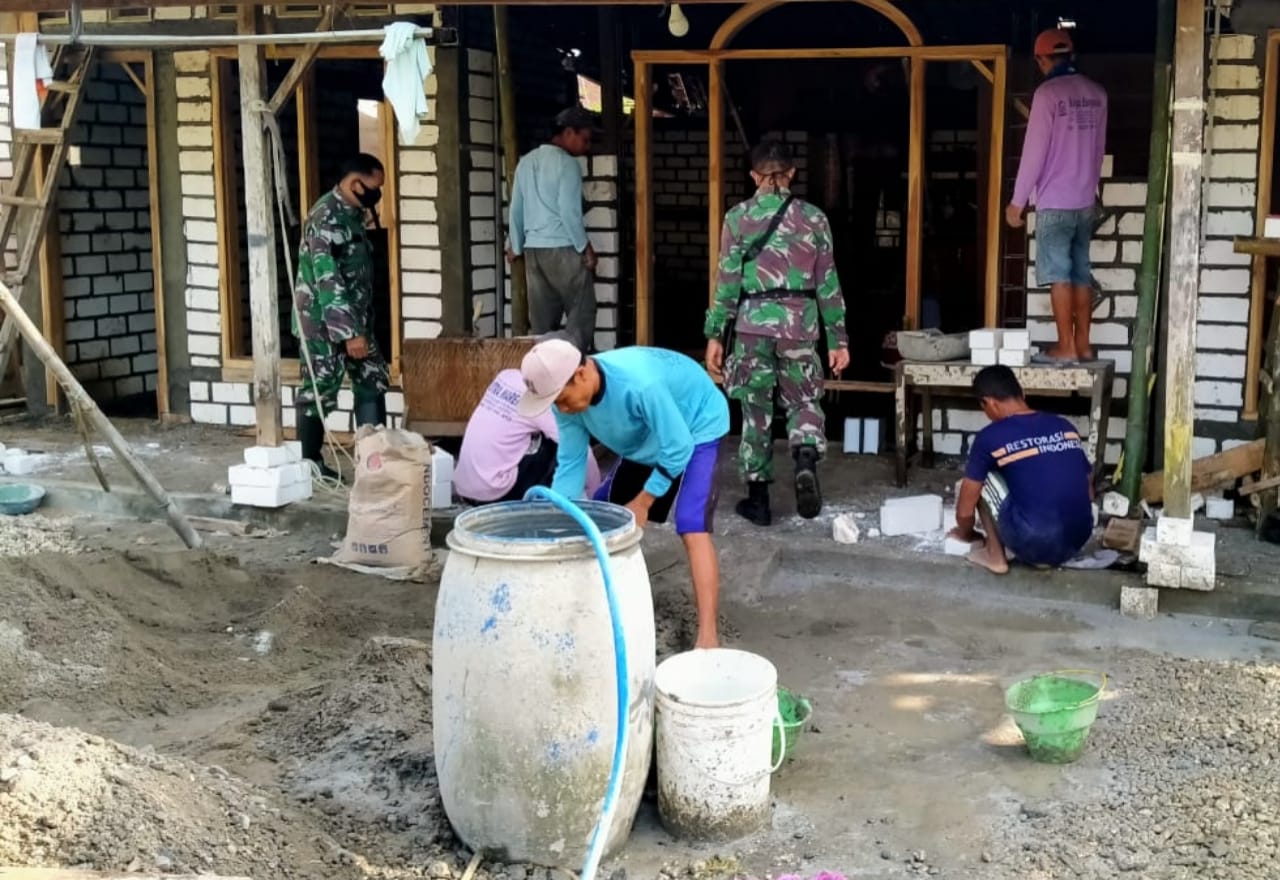 Dikeroyok Satgas TMMD Beramai-Ramai Rumah Santoso Hampir Rampung