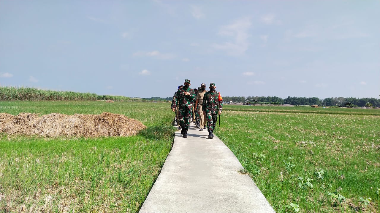 Menyusuri Jalan Setapak Menuju Lokasi Betonisasi, Tim Wasev Merasa Terkesan Menyusuri Jalan Setapak Menuju Lokasi Betonisasi, Tim Wasev Merasa Terkesan