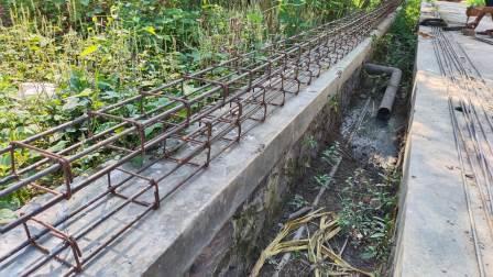 Suyat Diperkuat Dengan Besi Berangkai’ Pondasi Rumahnya Suyat Diperkuat Dengan Besi Berangkai’ Pondasi Rumahnya