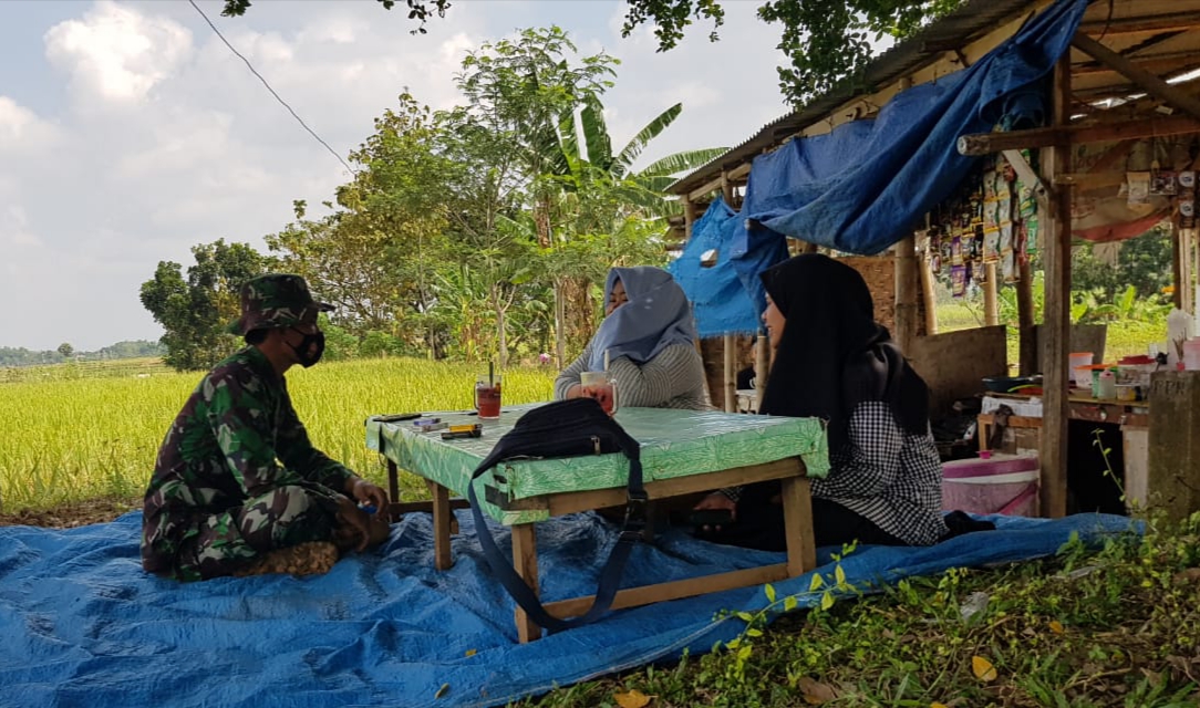Sudarti Pemilik Warung Es Pinggir Sawah Sudarti Pemilik Warung Es Pinggir Sawah