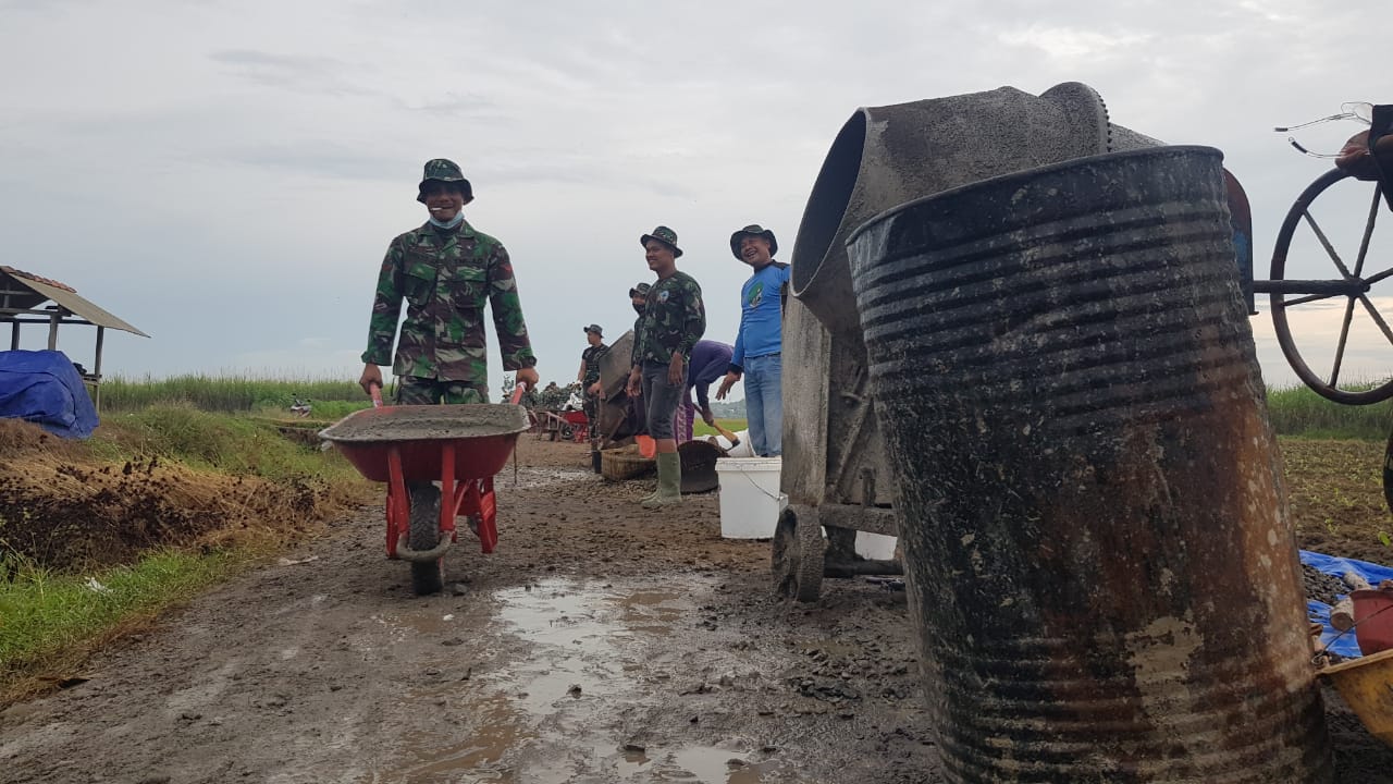 Kopda Bowo Sang Sopir Angkong Andalan Satgas TMMD