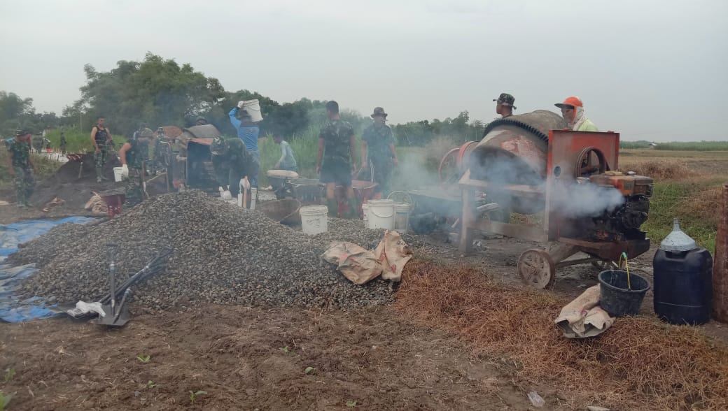 Deru Mesin Molen Iringi Semangat Kerja