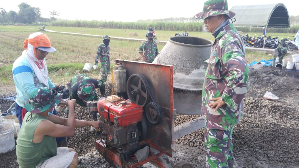 Rusaknya Mesin Molen, Ganggu Ritme Pengecoran Jalan Rusaknya Mesin Molen, Ganggu Ritme Pengecoran Jalan