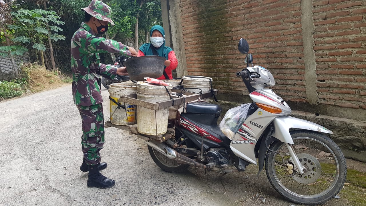 Usaha Jual Keliling Ikan Segar Milik Warga Tamansari Usaha Jual Keliling Ikan Segar Milik Warga Tamansari