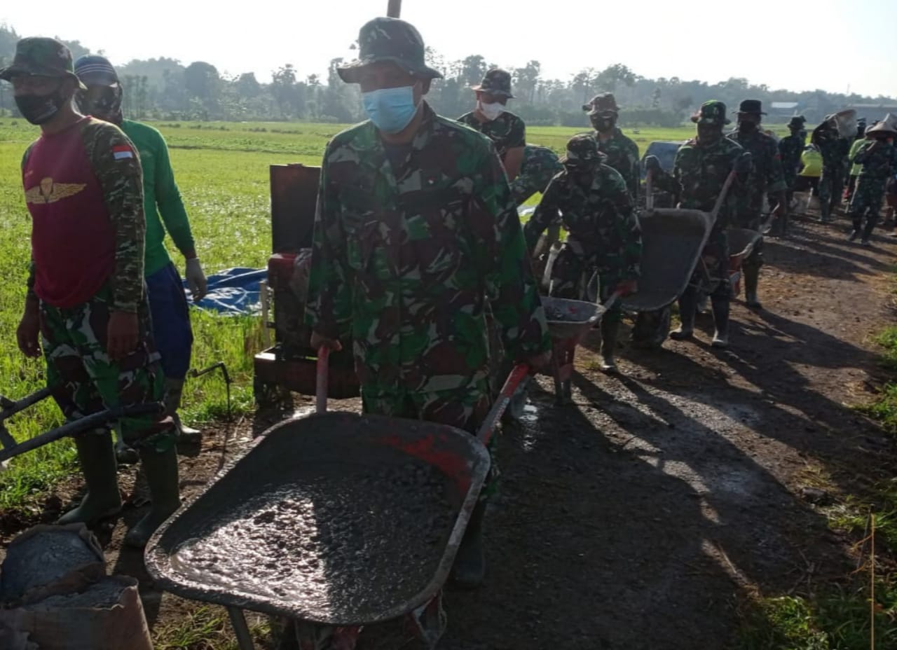 Kebiasaan Disiplin TNI Terbawa Dilokasi TMMD