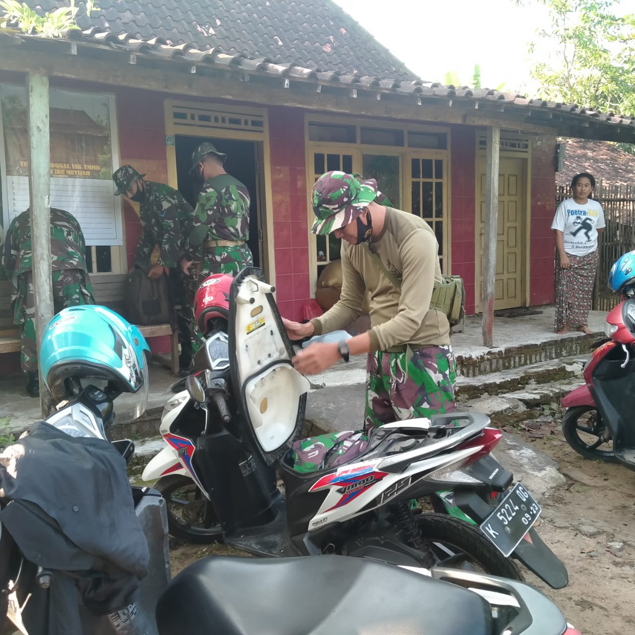 Rumah Juminah Kini Jadi Ramai Semenjak Dimulai Kegiatan TMMD Rumah Juminah Kini Jadi Ramai Semenjak Dimulai Kegiatan TMMD