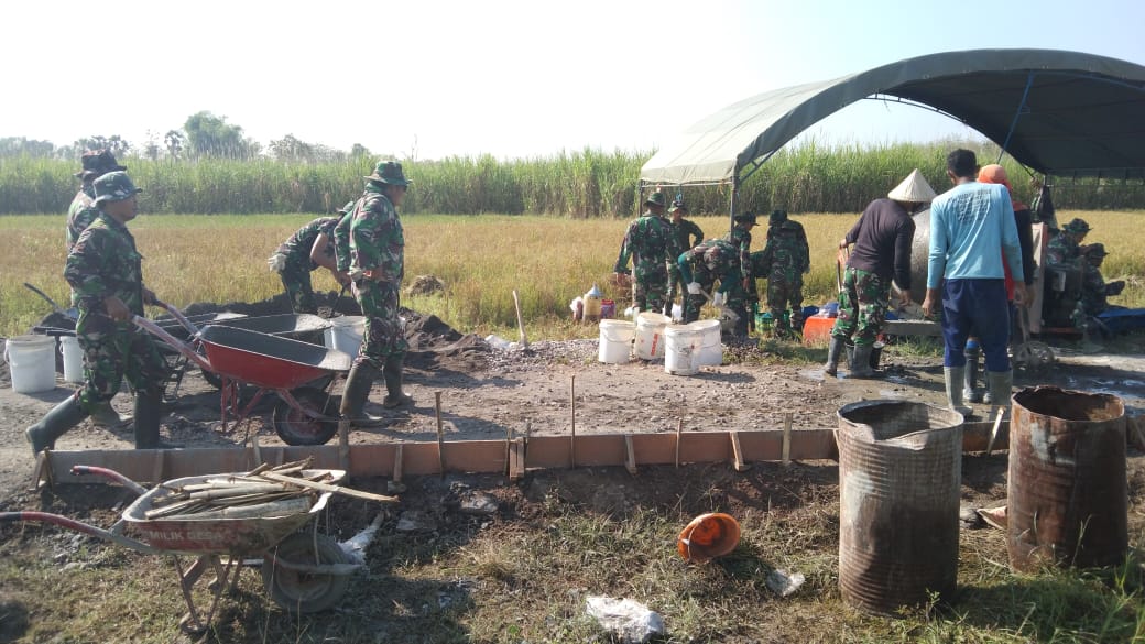 Satgas TMMD Ke 111 Di Desa Tamansari Di Buru Waktu Dan Cuaca Satgas TMMD Ke 111 Di Desa Tamansari Di Buru Waktu Dan Cuaca