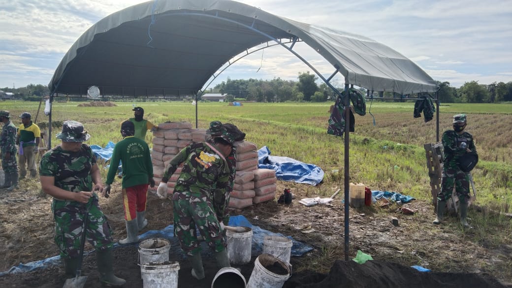 Tenda Lapangan Sebagai Pelindung Material Semen Dari Hujan Tenda Lapangan Sebagai Pelindung Material Semen Dari Hujan