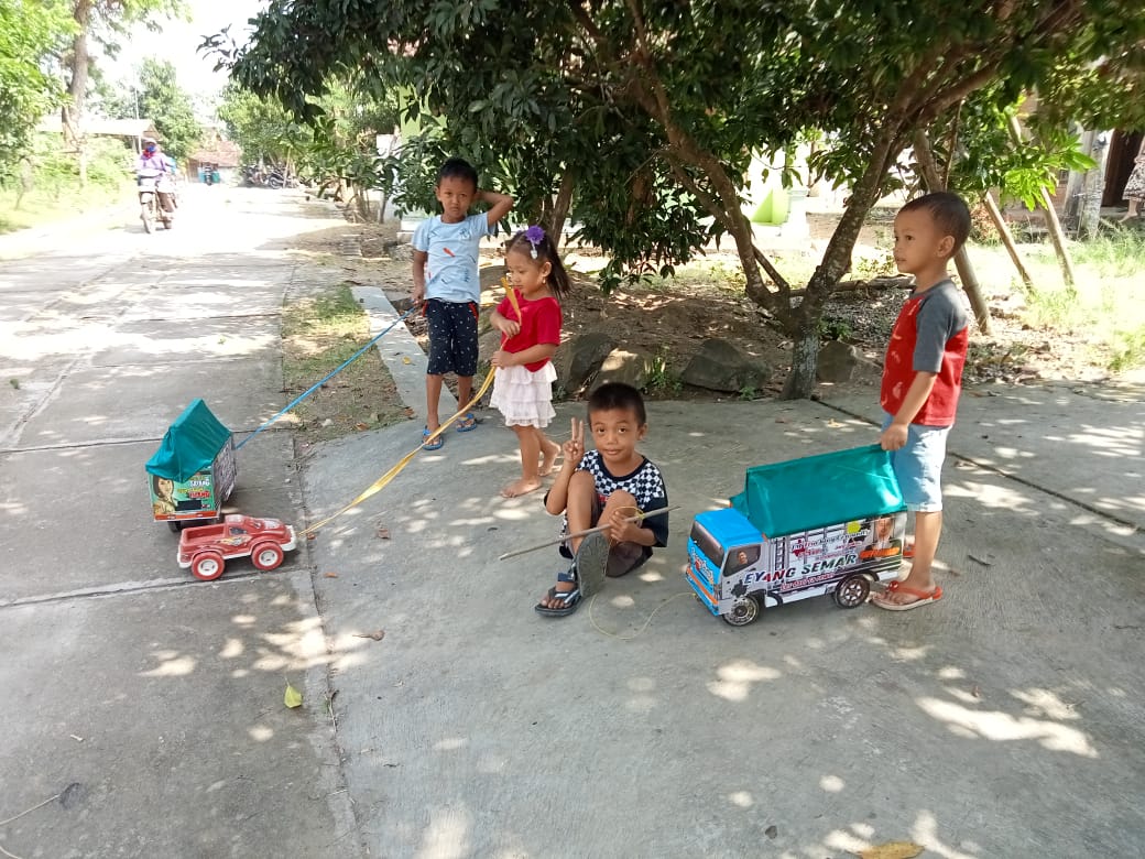 Kecerian Anak-Anak Bisa Dekat Dan Ngobrol Sama Tentara.