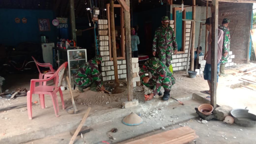 RTLH Supawi Dikerjakan Satgas TMMD Bersama Warga RTLH Supawi Dikerjakan Satgas TMMD Bersama Warga