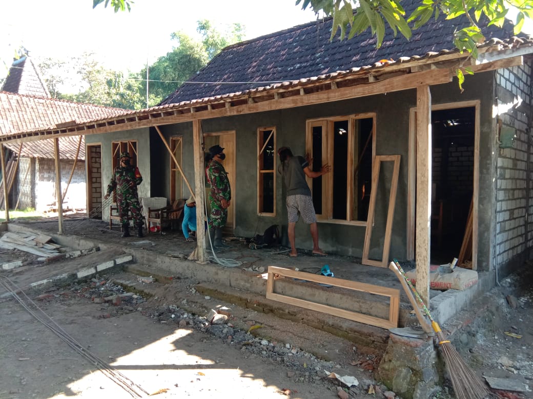 Pemasangan Kusen Daun Pintu Dan Jendela Di Rumah Sukur Pemasangan Kusen Daun Pintu Dan Jendela Di Rumah Sukur