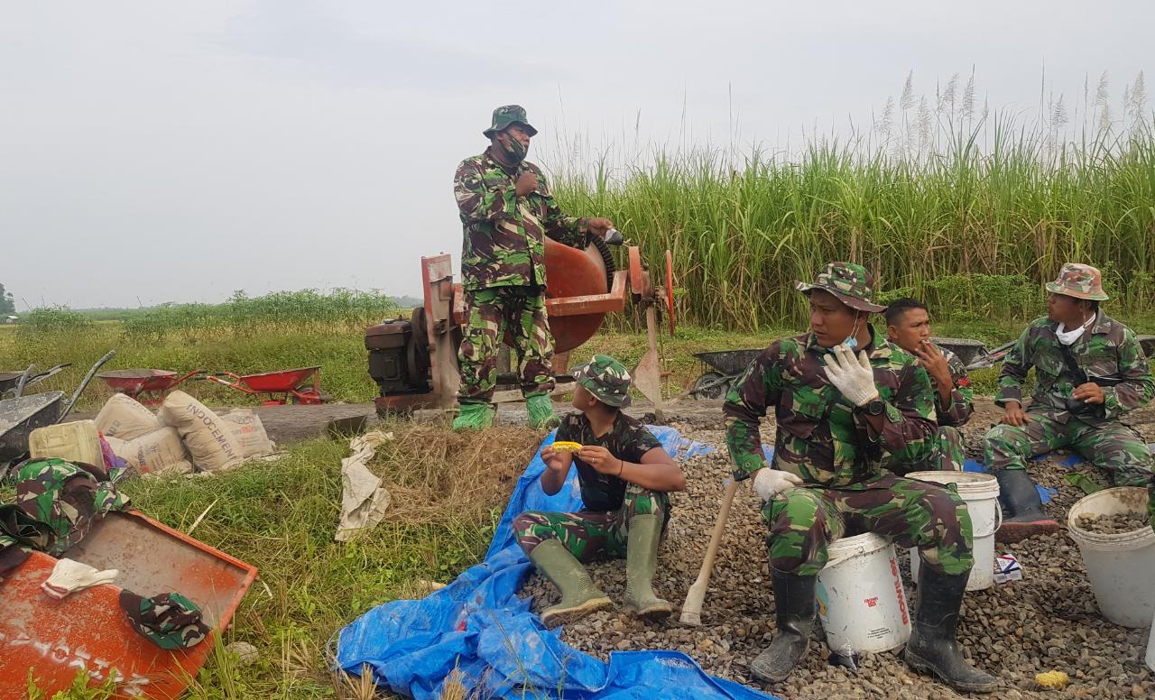 Jagung rebus hidangan favorit satgas TMMD