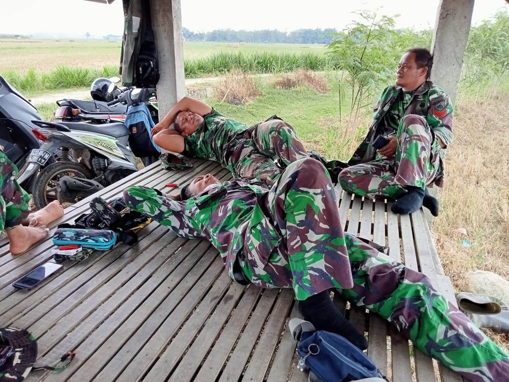 Gubuk di Tengah Sawah Jadi Lokasi Faforit Untuk Istirahat Siang.