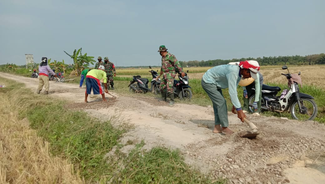 Duet Warga dan Satgas TMMD dalam Program Betonisasi, Sangat Bersemangat