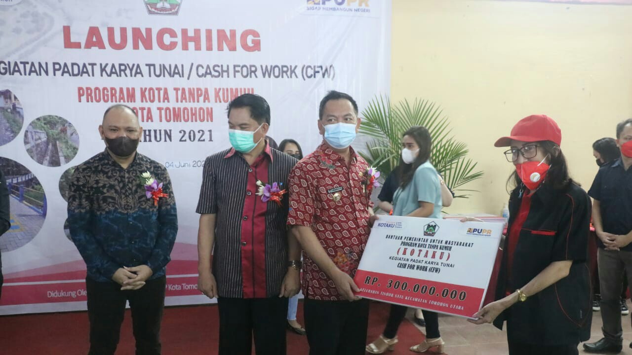 Walikota Caroll Melaunching Program Cash For Work Kotaku