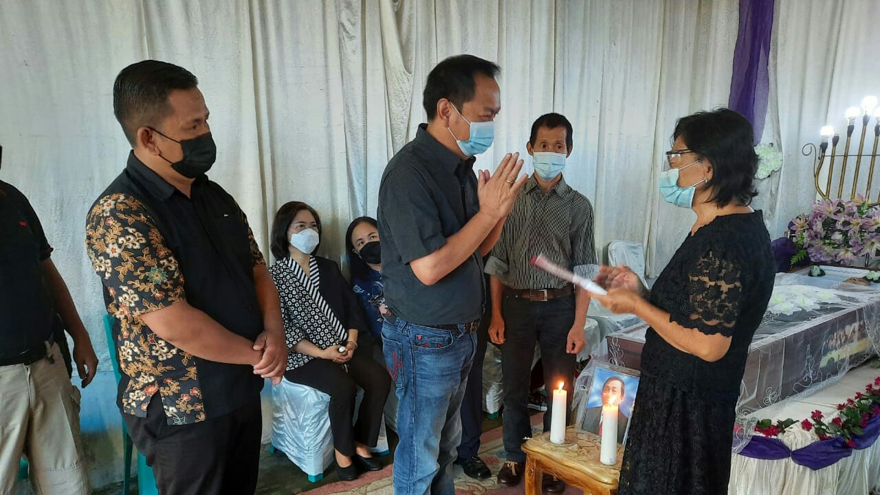 Walikota Caroll Sampaikan Belasungkawa Atas Berpulangnya Tokoh Masyarakat Tinoor