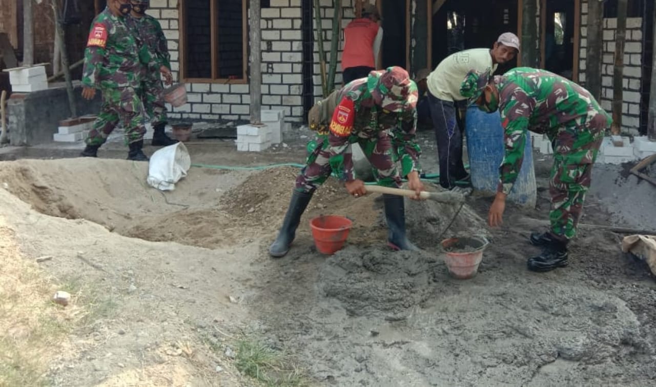 Prajurit TNI dilokasi TMMD beralih Profesi Sukseskan Program TMMD