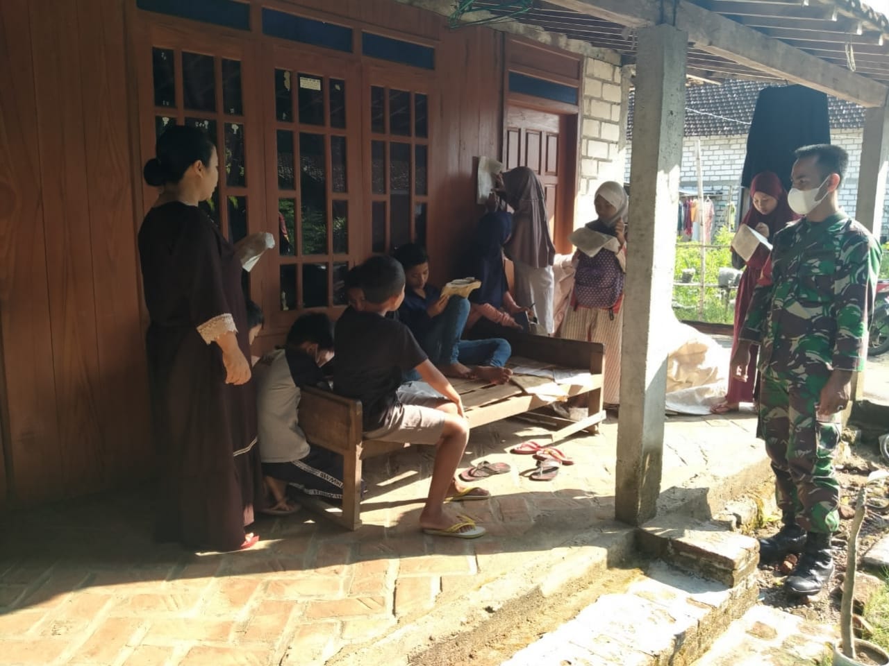 Semangat Belajar Meski Dalam Keterbatasan, Pra TMMD Ke 111 Kodim 0718/Pati Semangat Belajar Meski Dalam Keterbatasan, Pra TMMD Ke 111 Kodim 0718/Pati