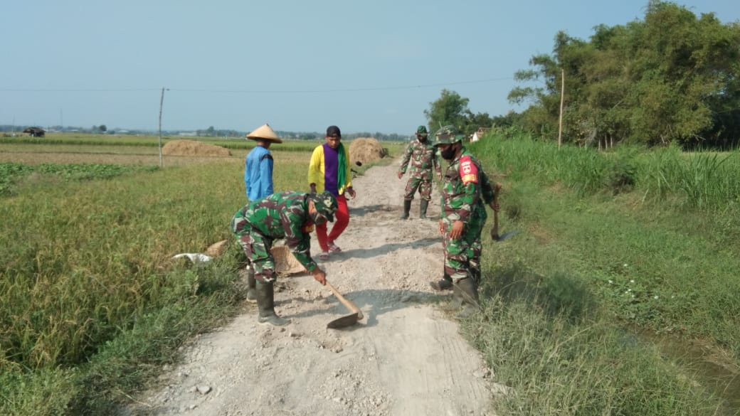 Kebut Terus Penimbunan Jalan di Sasaran Pokok TMMD Reg.111 Kodim Pati