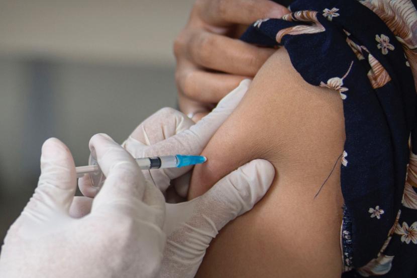 947 Dosis Vaksin AZ Disuntikkan Kepada Warga Lansia