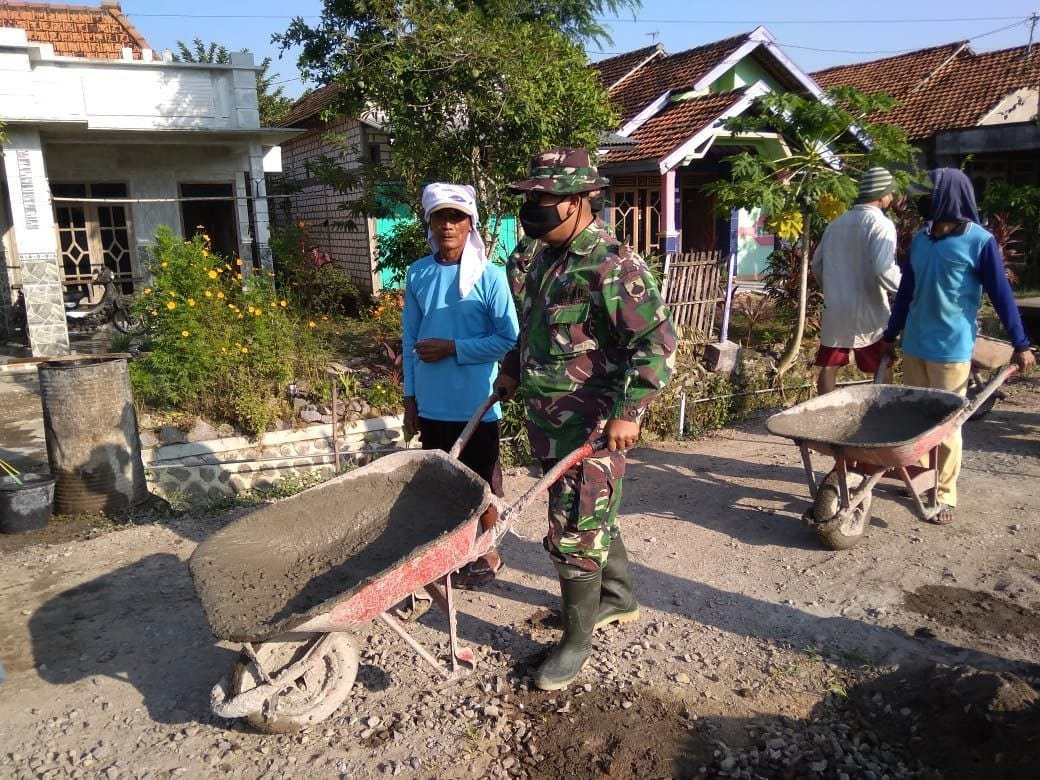 Satgas TMMD ‎Lanjutkan Pengerjaan Pengecoran Jalan Antar Dua Kecamatan