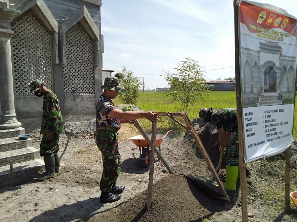 Wujud kepedulian TNI terhadap keberadaan tempat Ibadah Dengan Merehab Musholla