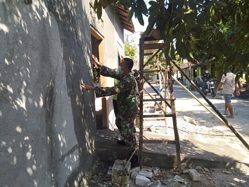 Bedah Rumah Milik Bapak Syukur Masuk Tahap Plesterisasi