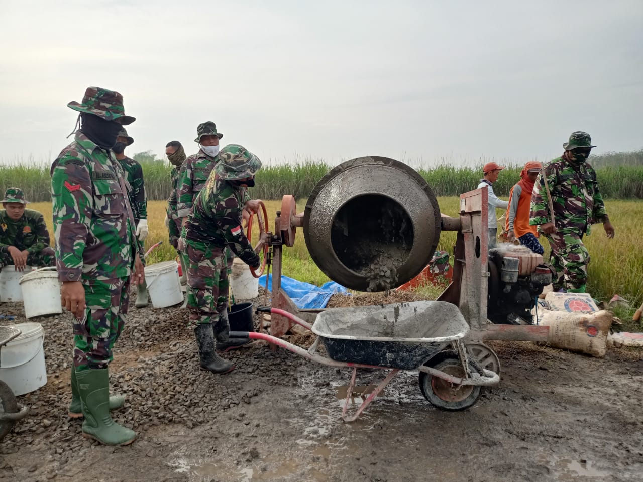 Rotasi Tungku Mesin Molen Habiskan Adukan, Angkong Siap Melaju Ke Sasaran